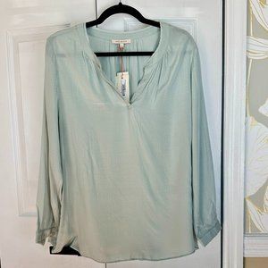 NWT Skies are Blue Hannah Lace Trim Top Size L Mint